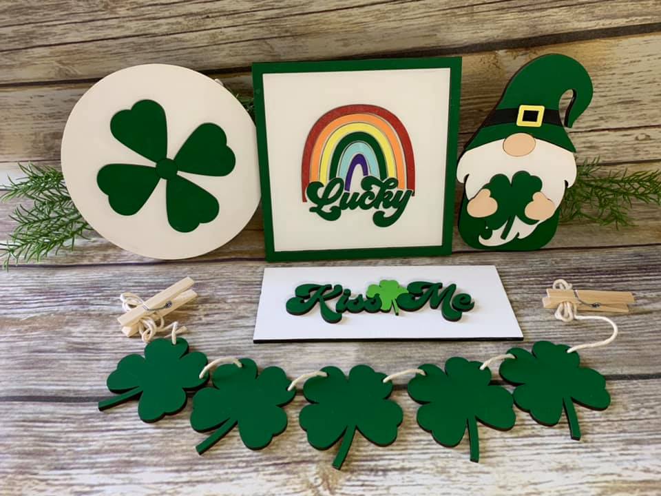 Holiday Tier Tray Decor