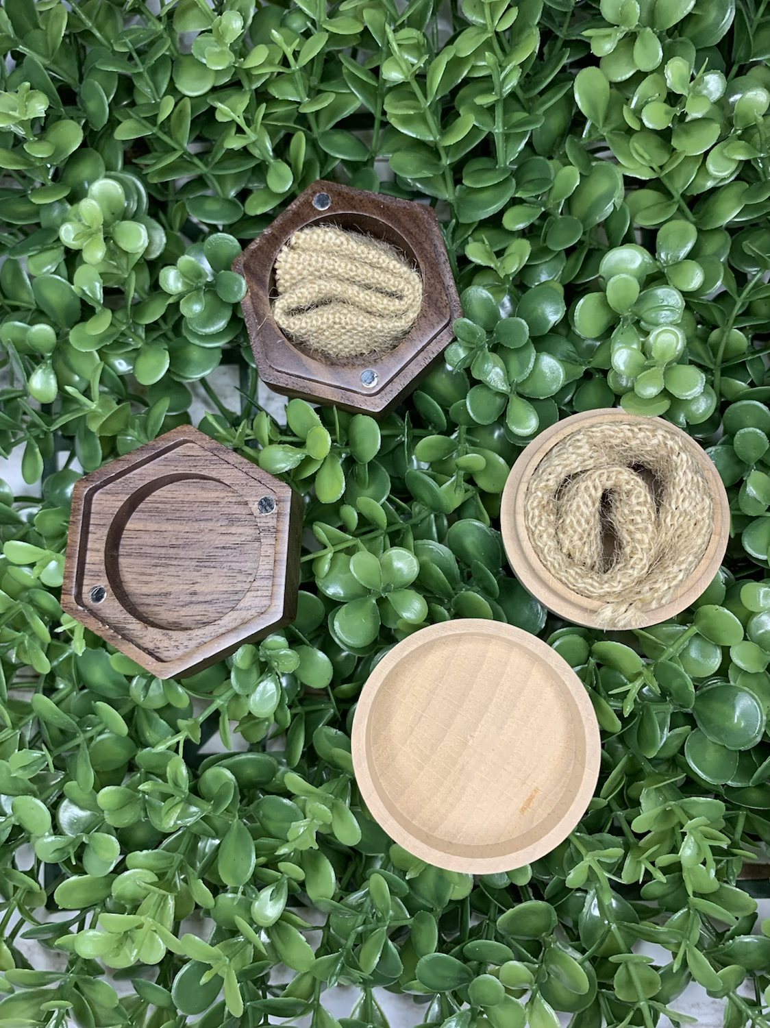 Customizable ring-favor holder