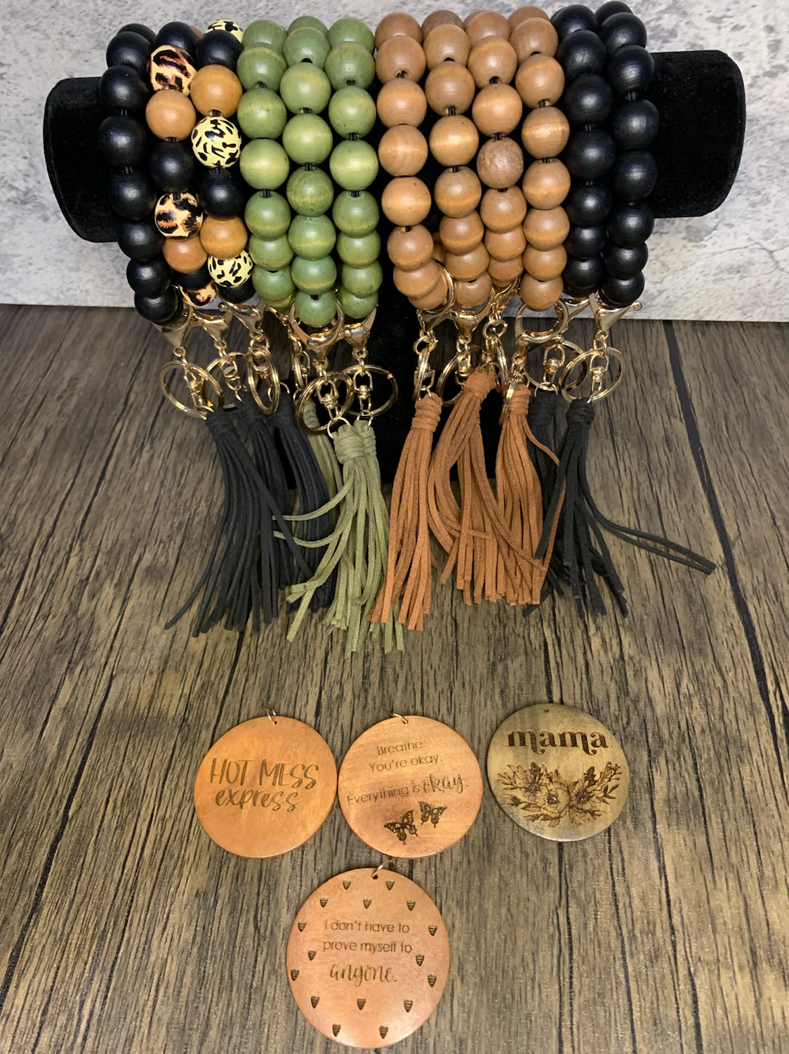 Wristlet key chain with engraved disc