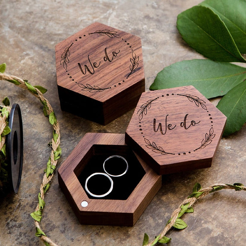 Customizable ring-favor holder